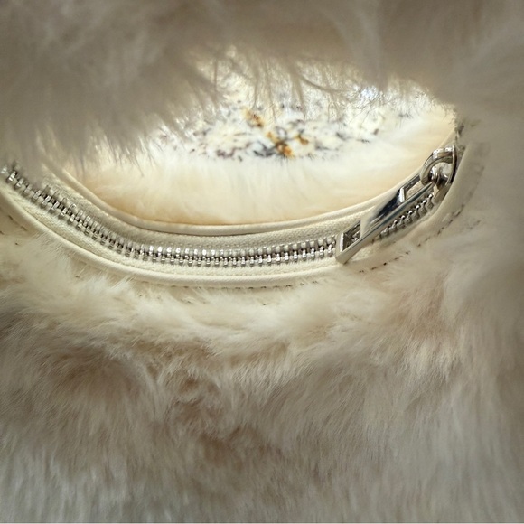 Forever 21 Chic Faux Fur Handbag in Off White - Picture 4 of 5